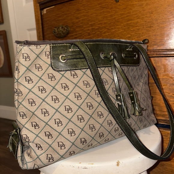 Dooney & Bourke Handbags - Dooney & Bourke signature handbag